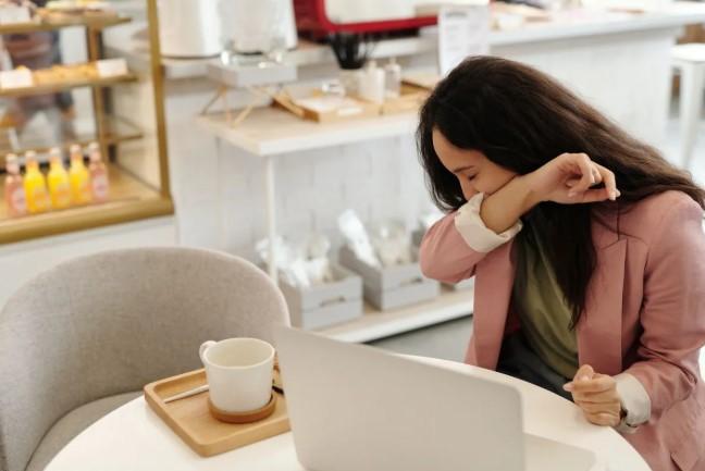 Dokter Jelaskan Penyebab Batuk Berkepanjangan dan Risiko Penularannya