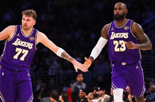 Doncic dan LeBron Antar Lakers Bangkit dengan Kemenangan atas Raptors
