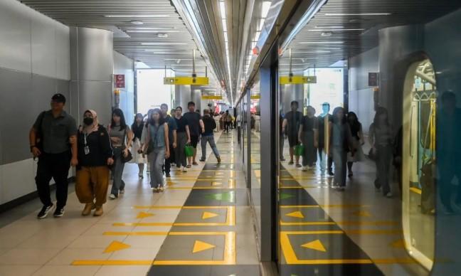 Pramono Dorong Warga Jakarta Beralih Penuh ke Transportasi Umum untuk Tekan Kemacetan