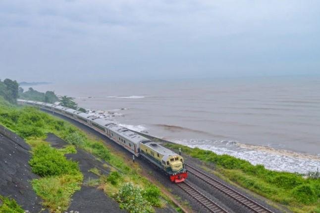 Operasional Kereta Api Berangsur Pulih, KAI Catat Ketepatan Waktu Meningkat Meski Masih Ada Pembatalan