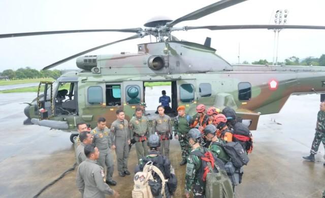 TNI AU Kerahkan Helikopter Caracal dan Pesawat Boeing untuk Evakuasi ATR 42-500 di Bulusaraung