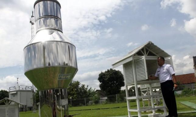 BMKG Peringatkan Potensi Hujan Petir di Sejumlah Wilayah, Cuaca Ekstrem Masih Mengintai Indonesia Hari Ini