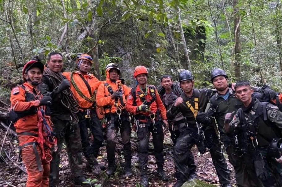 Evakuasi Jenazah Korban Pesawat ATR 42-500 di Gunung Bulusaraung Dihadang Cuaca Ekstrem dan Medan Terjal