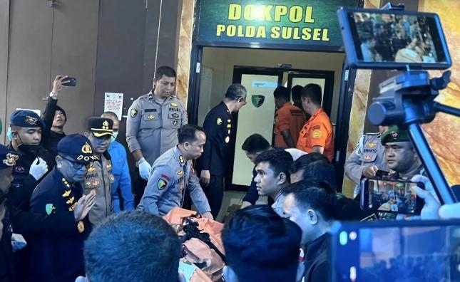 Cuaca Mendukung, Jenazah Korban Pertama Kecelakaan Pesawat ATR Tiba di Posko DVI Polda Sulsel