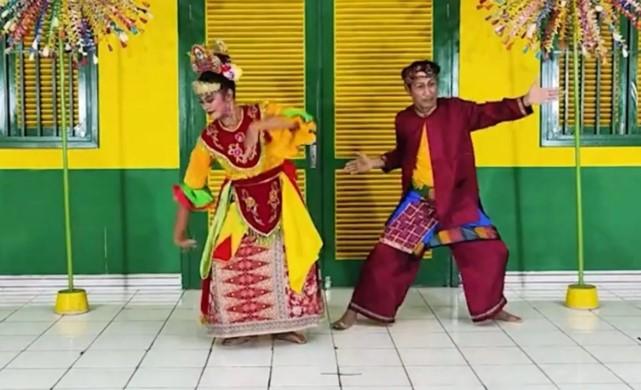 Tari Enjot-Enjotan Betawi Tampilkan Hiburan Sekaligus Unsur Bela Diri Penari