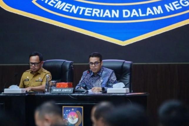 Wamenkomdigi Dorong Pemda Permudah Regulasi Infrastruktur Digital untuk Dukung Pertumbuhan Ekonomi 8 Persen