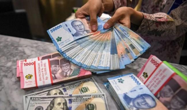 Rupiah Menguat Tipis di Tengah Ancaman Tarif Trump kepada Eropa