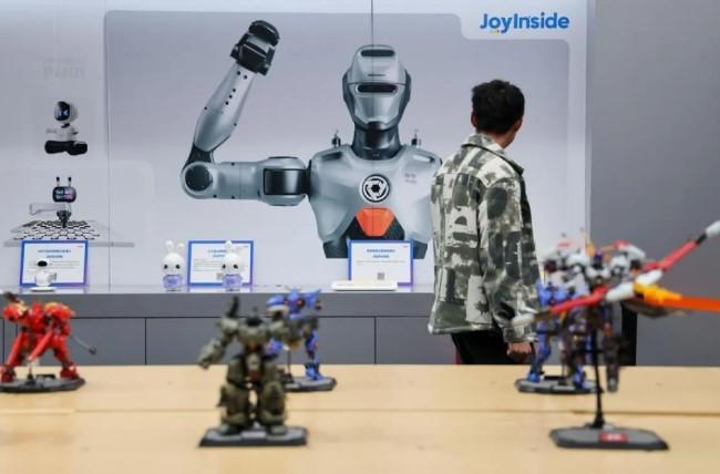 Shenzhen Pacu Inovasi Teknologi melalui Gerai Retail Interaktif di Tengah Kota