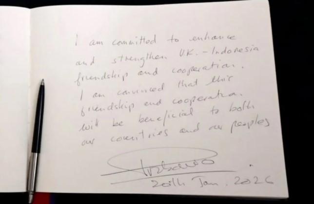 Prabowo Tulis Catatan Tangan di London, Tegaskan Komitmen Perkuat Persahabatan RI-Inggris