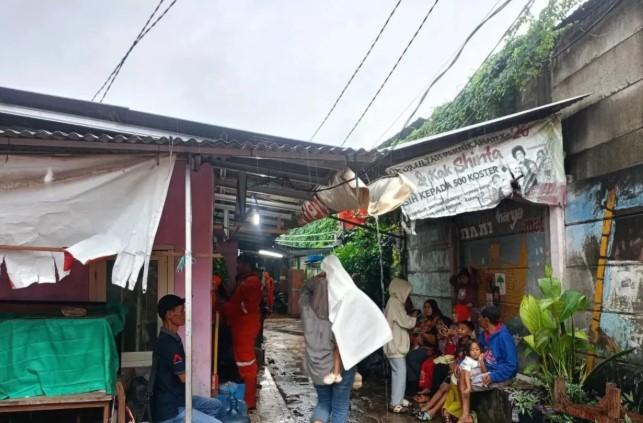 Satpol PP Jatinegara Terbitkan SP-2 untuk 31 Bangunan Liar di TPU Kebon Nanas, Proses Penertiban Berjalan Persuasif
