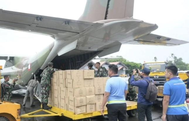 TNI AU Kerahkan Pesawat CN-295 untuk Dukung Logistik Evakuasi ATR 42-500 di Gunung Bulusaraung