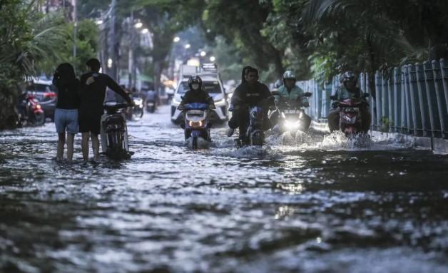 Empat Ruas Jalan di Jakarta Utara Terendam Banjir Akibat Hujan Deras Sejak Pagi