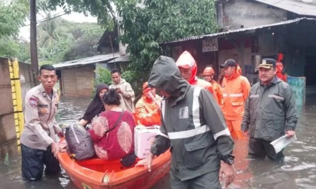 Banjir Rendam 1 RT dan 8 Ruas Jalan di Jakarta, BPBD Bergerak Cepat Atasi Genangan