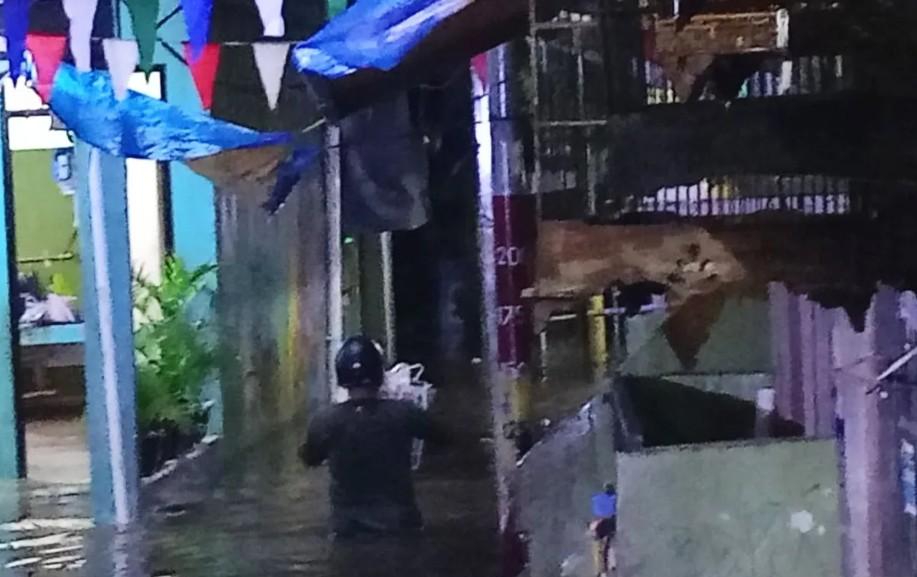 Banjir Capai 125 Cm di Kampung Melayu, Warga Masih Bertahan di Rumah Masing-Masing