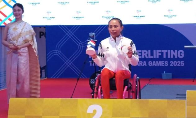 Ni Nengah Widiasih Persembahkan Medali Perak Pembuka untuk Para Angkat Beban Indonesia di ASEAN Para Games 2025 Thailand