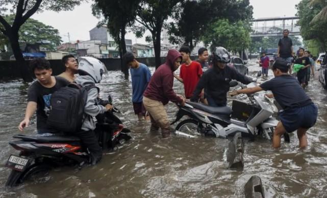 BPBD DKI Jakarta Keluarkan Peringatan Dini Hujan Lebat hingga Ekstrem