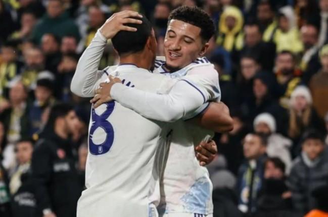 Aston Villa Pastikan Tiket 16 Besar Liga Europa Usai Tundukkan Fenerbahce di Istanbul