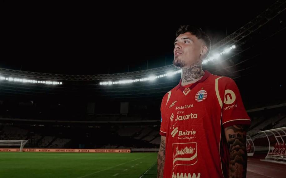 Persija Jakarta Resmi Rekrut Bek Kiri Internasional Shayne Pattynama dengan Kontrak 2,5 Tahun