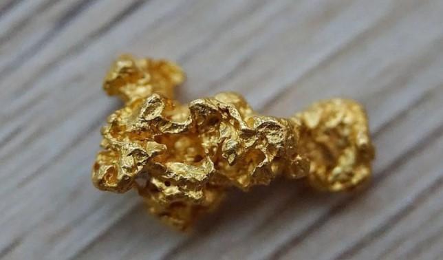 Ilmuwan China Ungkap Proses Dinamis Pembentukan Emas Skala Nano di Permukaan Pirit