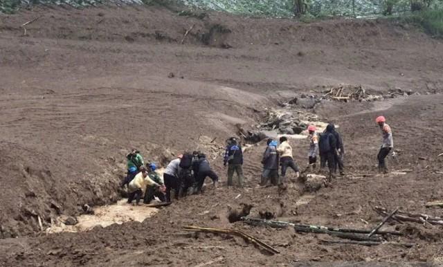 Longsor dan Banjir Bandang Terjang Cisarua Bandung Barat, Tujuh Orang Tewas dan Ratusan Masih Dicari