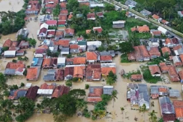 Banjir Karawang Meluas, Warga Bantaran Sungai Diminta Segera Mengungsi