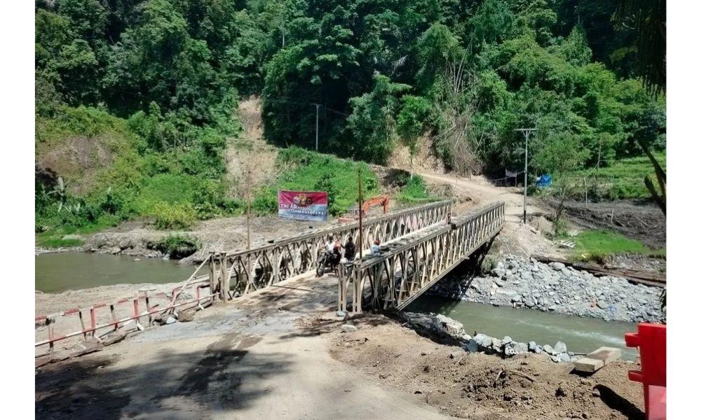 TNI Rampungkan Sembilan Jembatan Darurat di Agam, Akses Transportasi Kembali Normal