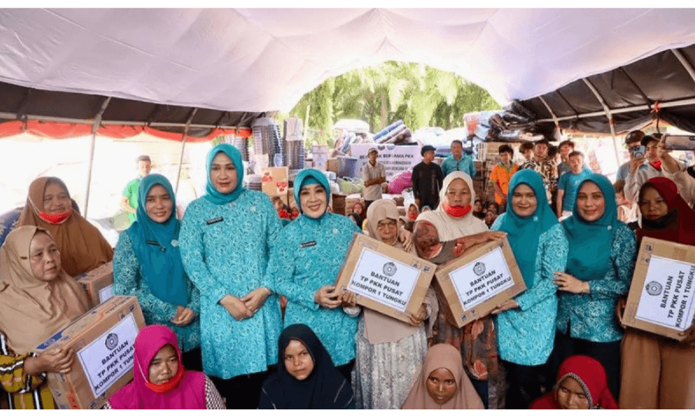 Tri Tito Karnavian Serahkan Bantuan untuk 270 KK Terdampak Bencana di Aceh Timur