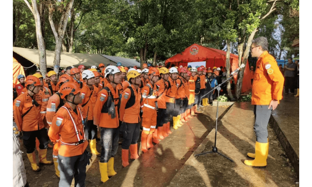 Tim SAR Lanjutkan Pencarian 80 Korban Longsor Cisarua di Hari Kedua, Cuaca Buruk Jadi Tantangan