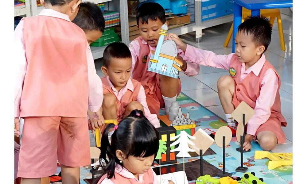 Kemendikdasmen Salurkan APE untuk Dukung Pemulihan Belajar Pascabencana di PAUD Permata Aceh