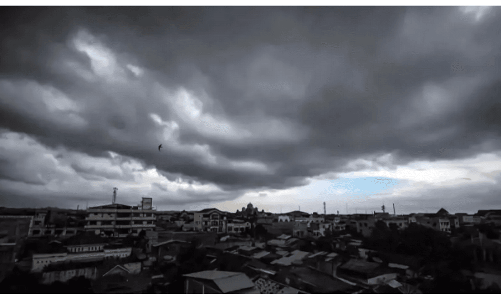 BMKG Prakirakan Awan Tebal dan Hujan Ringan Selimuti Seluruh Jakarta pada 25 Januari 2026