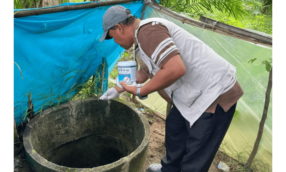 Dinkes Aceh Lakukan Pemeriksaan Jentik dan Edukasi 3M Plus untuk Cegah DBD di Pengungsian Pascabanjir