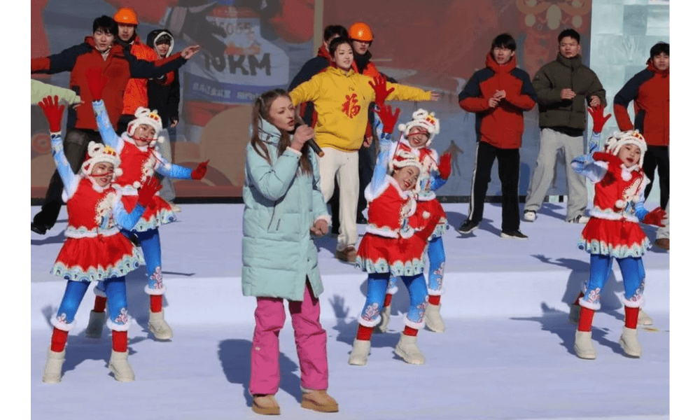 Acara Memancing Musim Dingin di Danau Wolong Shenyang Tarik Perhatian Wisatawan