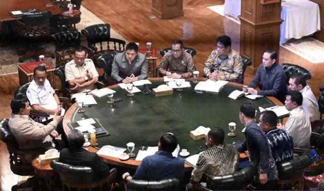 Setelah Tiba dari Luar Negeri, Presiden Prabowo Pimpin Rapat Terbatas di Hambalang Bahas Program Strategis Nasional