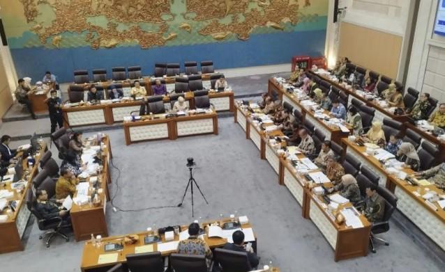 Komisi VII DPR RI Rapat Kerja dengan Menperin Bahas Program Industri Nasional 2026