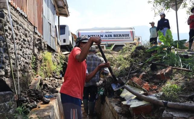 Universitas Borobudur Kirim 13 Relawan Bantu Pemulihan Banjir Bandang dan Longsor di Agam