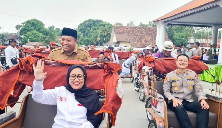 Presiden Prabowo Salurkan 200 Becak Listrik untuk Tukang Becak Lansia di Situbondo Lewat Yayasan GSN