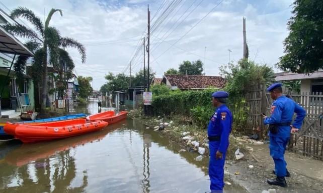 Satpolairud Polresta Pati Patroli di Desa-Desa Terdampak Banjir Juwana, Pastikan Keamanan dan Pantau Genangan