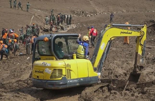 Kementerian PU Kerahkan Alat Berat Lintas Balai untuk Percepat Penanganan Longsor di Cisarua