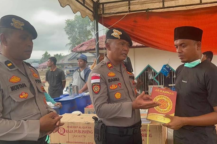 Polres Pidie Jaya Salurkan 200 Al-Quran ke Pesantren Terdampak Banjir untuk Dukung Pemulihan Pendidikan Keagamaan