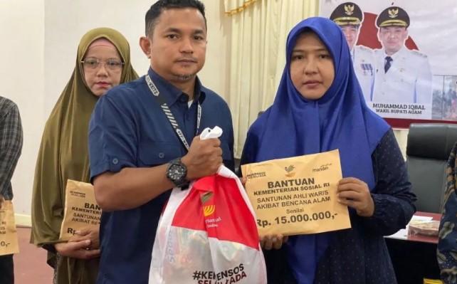 Kemensos Salurkan Bantuan Isian Rumah hingga Santunan Korban Bencana di Tiga Provinsi Sumatera