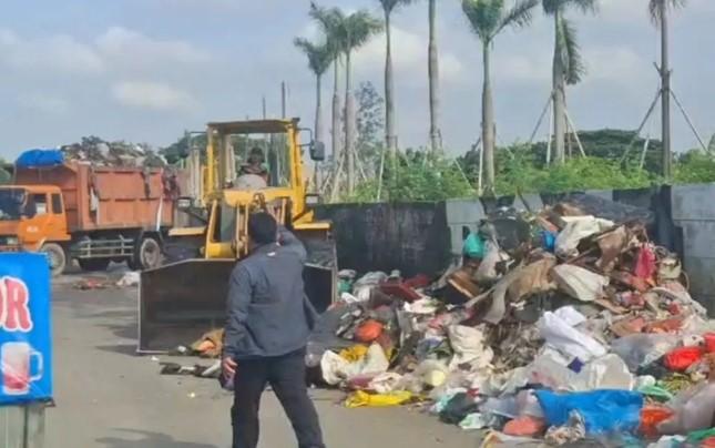 Sampah Pascabanjir di Kali Mookevart Jakarta Barat Capai 187 Ton, Ditangani Ratusan Personel Gabungan