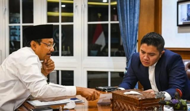 Sekretaris Kabinet Teddy Indra Wijaya Membahas Pengembangan Program Sekolah Rakyat Bersama Menteri Sosial