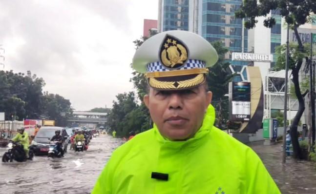 Rekayasa Lalu Lintas Diberlakukan di Jalan DI Panjaitan Cawang Akibat Banjir Setinggi 50 Sentimeter
