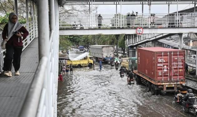Banjir Lumpuhkan Jalan Daan Mogot, Polisi Imbau Warga Cari Jalur Alternatif