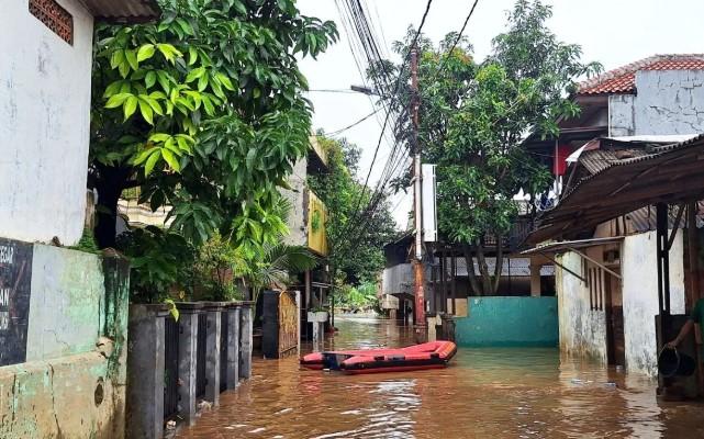 Banjir Capai 320 cm di Pejaten Timur, Delapan RT di Jakarta Selatan Tergenang
