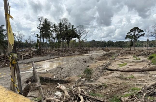 Bupati Tapanuli Selatan Minta Alat Berat Amfibi Atasi Tumpukan Kayu 3,3 Kilometer di Sungai Batang Toru