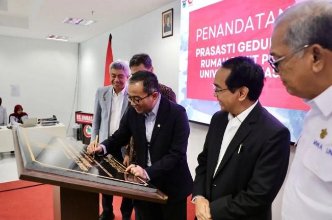 Menteri Brian Yuliarto Resmikan Penggunaan Penuh Gedung RS Unhas, Dorong Sinergi Pendidikan dan Layanan Kesehatan