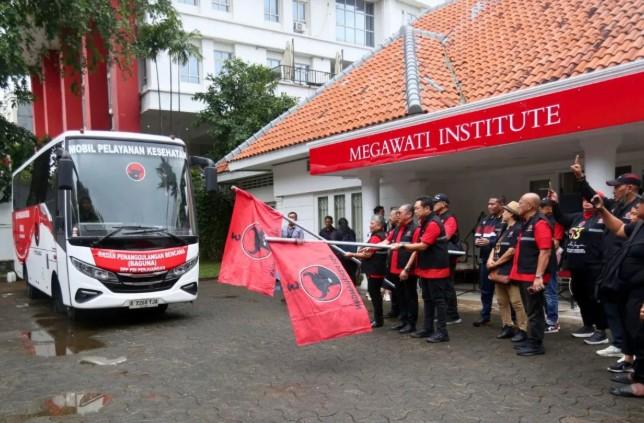 PDIP Kirim Bus Klinik dan Truk Laundry ke Bandung Barat, Tanggap Cepat Bantu Korban Banjir dan Longsor