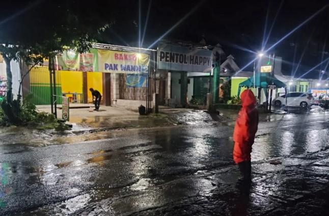 Banjir dan Longsor Tutup Total Jalur Bandung–Prigi Trenggalek, Sejumlah Rumah Terendam Lumpur