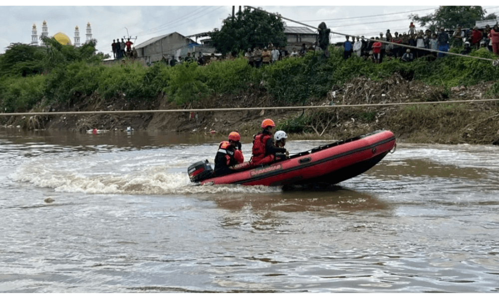 Seorang Pria Hilang Usai Terjatuh dari Perahu di Kali Bekasi, Tim SAR Masih Lakukan Pencarian